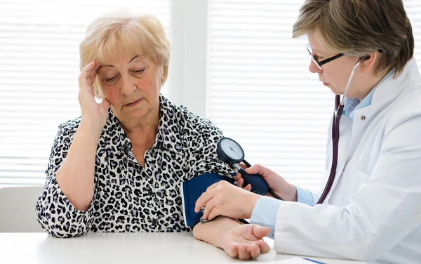 Arzt und Patient — Stockfoto