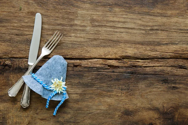 Cutlery and Bavarian hut with edelweiss — Stock Photo, Image