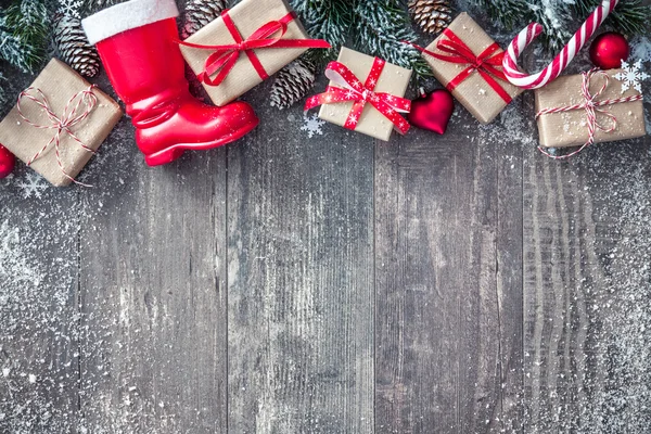Fondo de Navidad con decoraciones y cajas de regalo —  Fotos de Stock