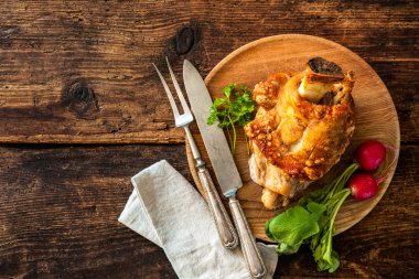 İştah açıcı Bavyera ızgara domuz knuckle