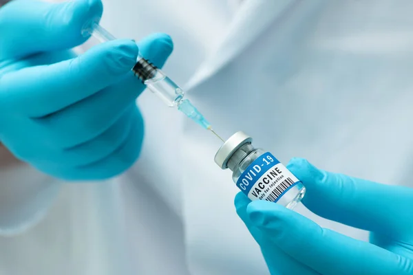 Vaccin Covid Entre Les Mains Personnel Médical Médecin Tient Seringue — Photo