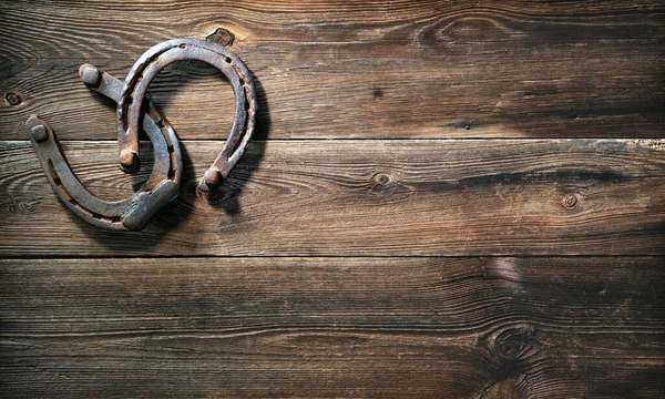 Two Old Rusty Horse Shoes Symbol Lucky Charm Rustic Wooden — Stock Photo, Image