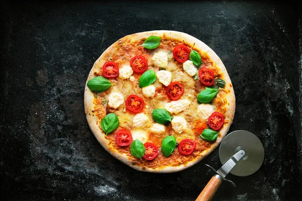 Pizza Croccante Italiana Con Ricotta Pomodori Basilico Nutrizione Sana Stile — Foto Stock