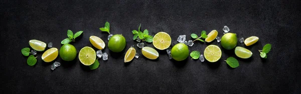 Citrons Verts Frais Avec Glaçons Feuilles Menthe Sur Fond Panoramique — Photo