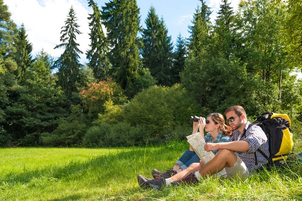 Hiking couple — Stock Photo, Image