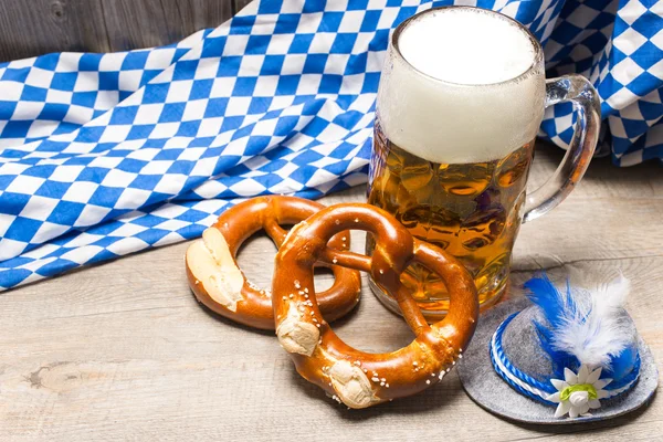 Bavarian beer mug and pretzels — Stock Photo, Image