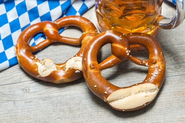 Bavarian beer mug and pretzels — Stock Photo, Image