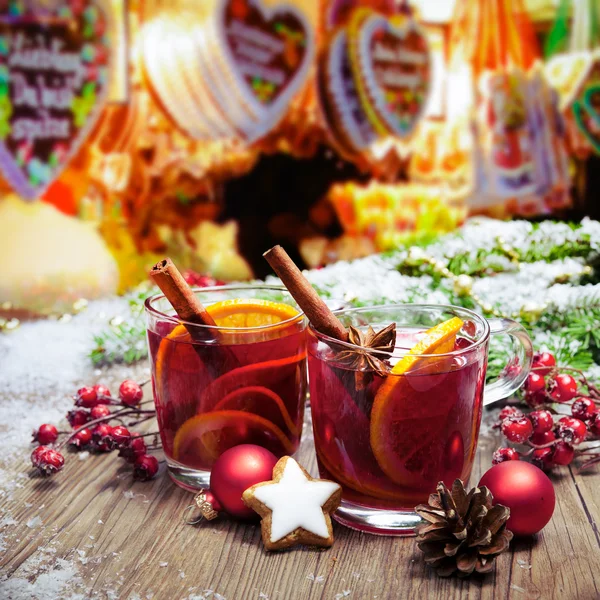 Glühwein auf dem deutschen Christkindlmarkt — Stockfoto