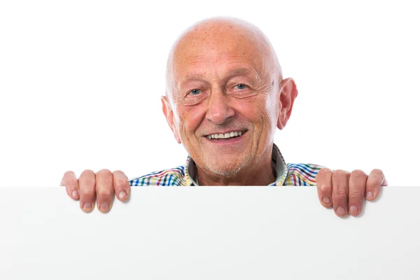 Senior man houdt een leeg bord — Stockfoto