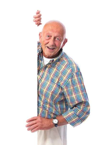 Senior man houdt een leeg bord — Stockfoto