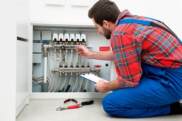 Técnico en el trabajo — Foto de Stock