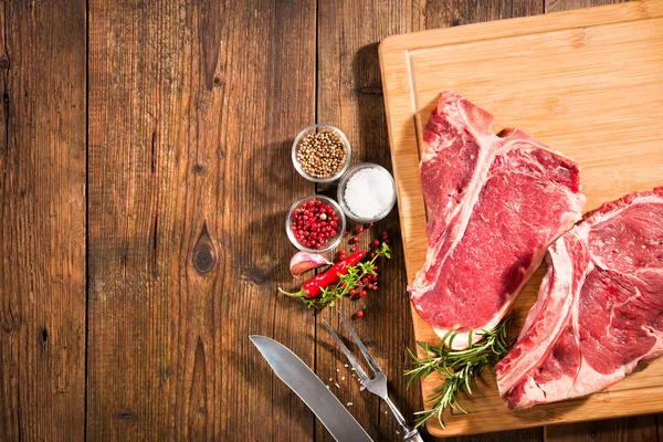 Nyers friss marha steakek — Stock Fotó