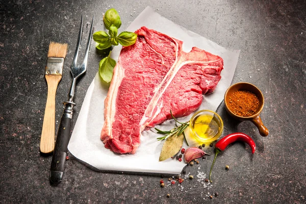 Carne fresca cruda T-Bone Steak — Foto Stock