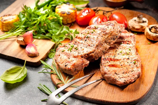 Grilled veal steaks on cutting board — Stock Photo, Image