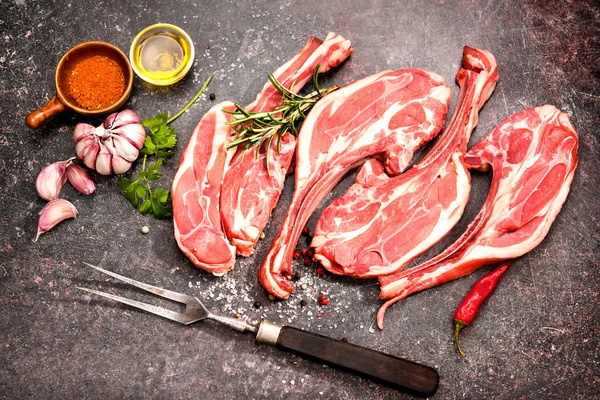 Bastidores de cordero listos para cocinar — Foto de Stock