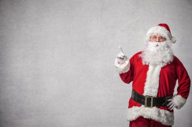 Noel Baba bir duvara dönük