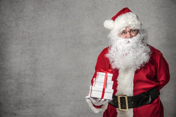 Kerstman met geschenken — Stockfoto