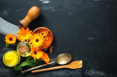 Ev yapımı Calendula merhem