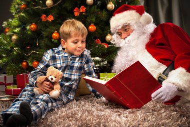 Noel Baba ve küçük bir çocuk