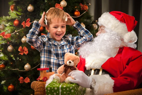 Santa Claus a malého chlapce — Stock fotografie