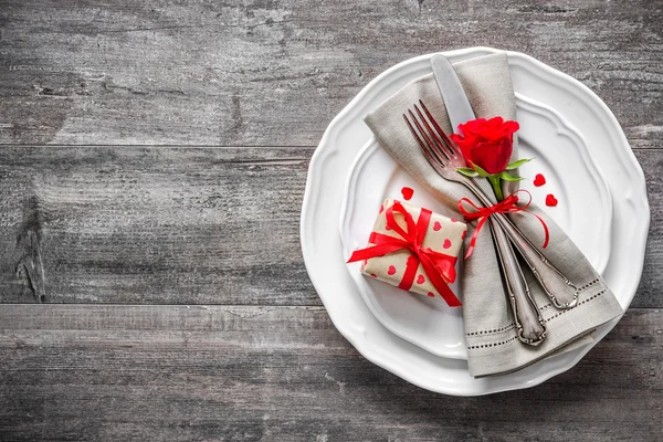 Dia dos Namorados configuração lugar de mesa — Fotografia de Stock