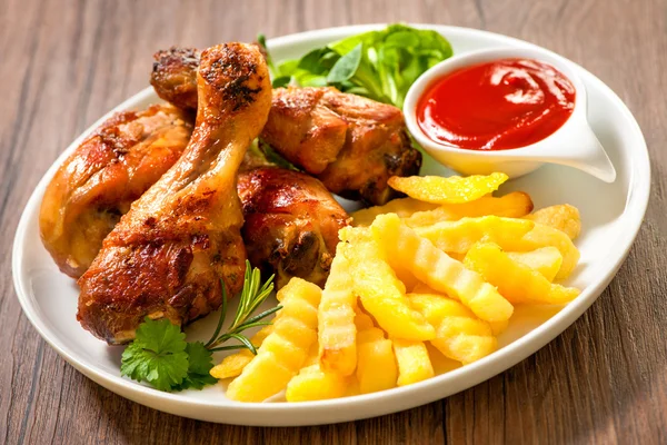 Grilled chicken legs with french fries — Stock Photo, Image