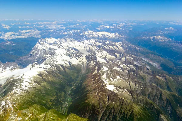 Vista Aérea Das Montanhas Dos Alpes Partir Janela Avião Partir — Fotografia de Stock