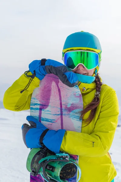 Snowboarder Posing Slope Panorama Mountains She Preparing Descend Mountain — Stock Photo, Image