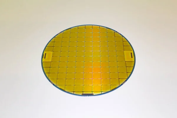 Silicium Wafer Met Microchip Gele Kleur Achterkant Grijs Een Wafer — Stockfoto