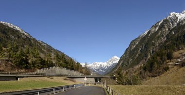 A2 Gotthard karayolu yakınındaki Goshenen, İsviçre
