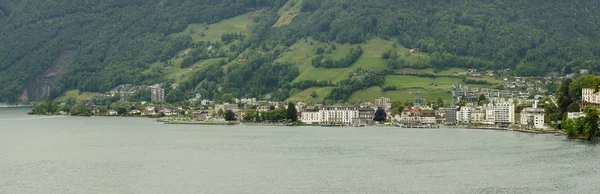 Village de Brunnen sur le lac Viervald, Schwyz, Suisse — Photo