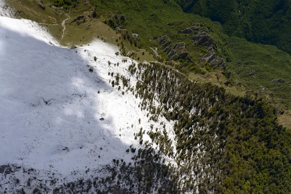 Sprimg sneeuw op Arera hellingen, Orobie, Italië — Stockfoto