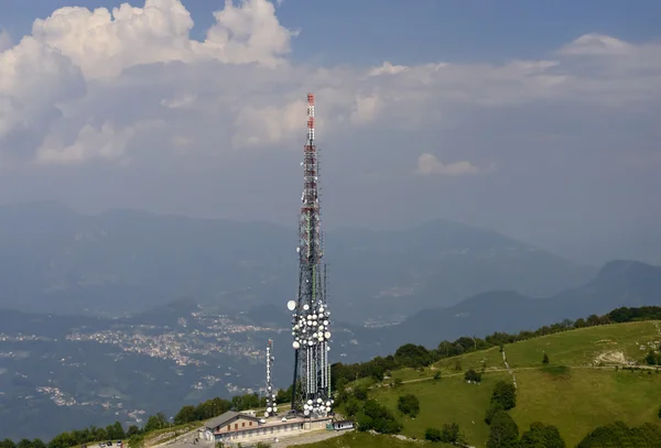 Antena de rádio na gama Albenza, Orobie — Fotografia de Stock