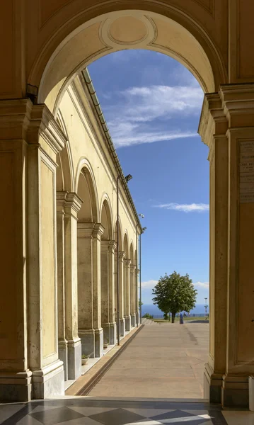 Arcada no santuário de Madonna della Guardia, Gênova, Itália — Fotografia de Stock