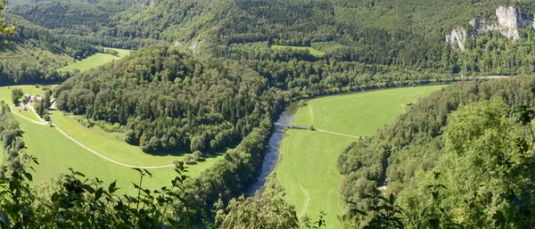 El río Donau se curva cerca de Irndorf, Alemania — Foto de Stock