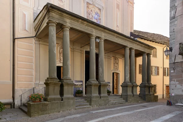 Portico della chiesa di San Giovanni Battista, Sassello, Italia — Foto Stock