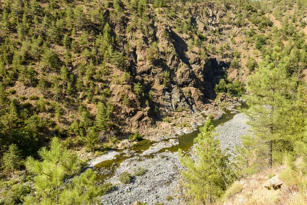 Orba nehir akar derin gorge yakınındaki Tiglieto, İtalya