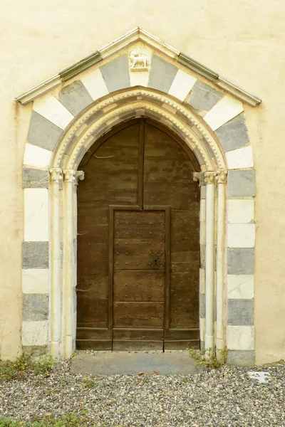 Stone entrance door at santa Maria alla Croce abbey, Tiglieto, I — Stock Photo, Image