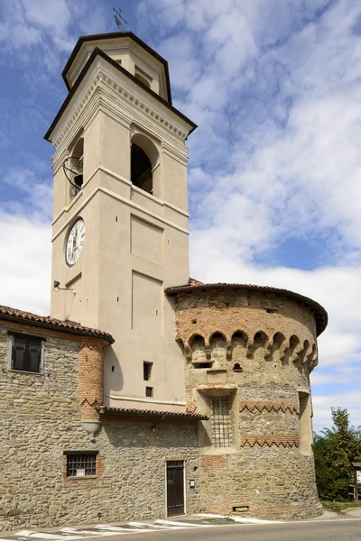 Igreja e castelo em Lerma, Itália — Fotografia de Stock