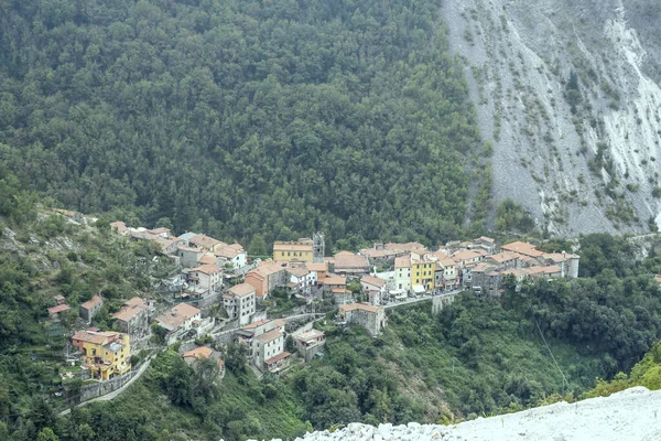 Ορεινή Κοιλάδα Εναέρια Τοπίο Ιστορικό Τουριστικό Χωριό Πυροβόλησε Έντονο Φως — Φωτογραφία Αρχείου