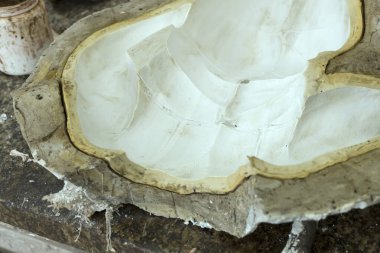Bronz fonderide, Pietrasanta, Carrara, Toskana, İtalya 'da çekilen negatif silikon iç tarafının ayrıntıları