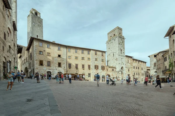 San Gimignano Italy September 2020 Cityscape People Strolling Central Cisterna — Stock Photo, Image
