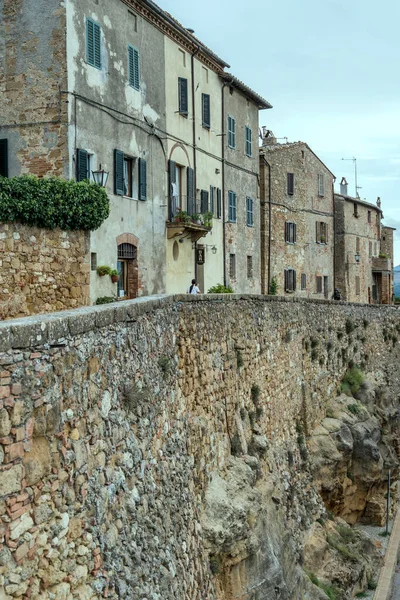 Pienza Italy September 2020 Cityscape People Strolling Town Walls Path — 스톡 사진