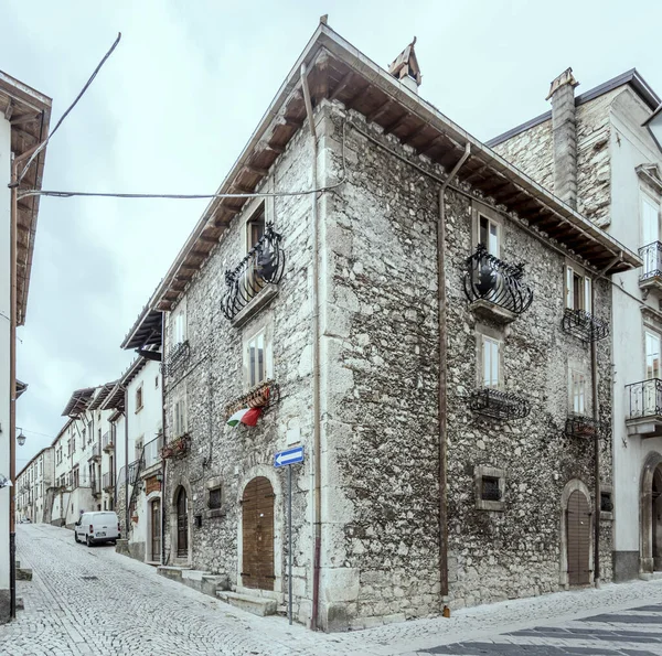 Pescostanzo Italië September 2020 Stadsgezicht Met Oud Stenen Gebouw Versierd — Stockfoto