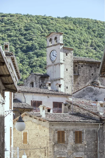 Pejzaż Miejski Zabytkową Dzwonnicą Kościoła Maria Delle Grazie Zegarem Ściennym — Zdjęcie stockowe