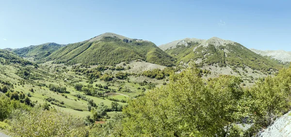 Paisaje Con Suaves Pendientes Verdes Cordillera Greco Fondo Filmado Luz —  Fotos de Stock