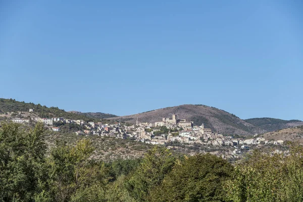 Paysage Urbain Avec Village Historique Perché Sur Des Pentes Boisées — Photo