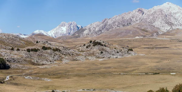 Paisaje Con Tierras Altas Estériles Cordillera Rocosa Filmado Con Luz —  Fotos de Stock