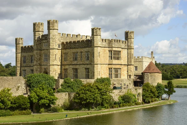Главное здание замка Лидс, Мейдстон, Англия — стоковое фото