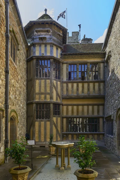 Courtyard leeds Kalesi, maidstone, İngiltere — Stok fotoğraf